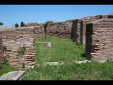 04786 ostia - regio i - insula xiv - casa del mosaico del porto(i,xiv,2) - 2. raum - bli ri norden.jpg